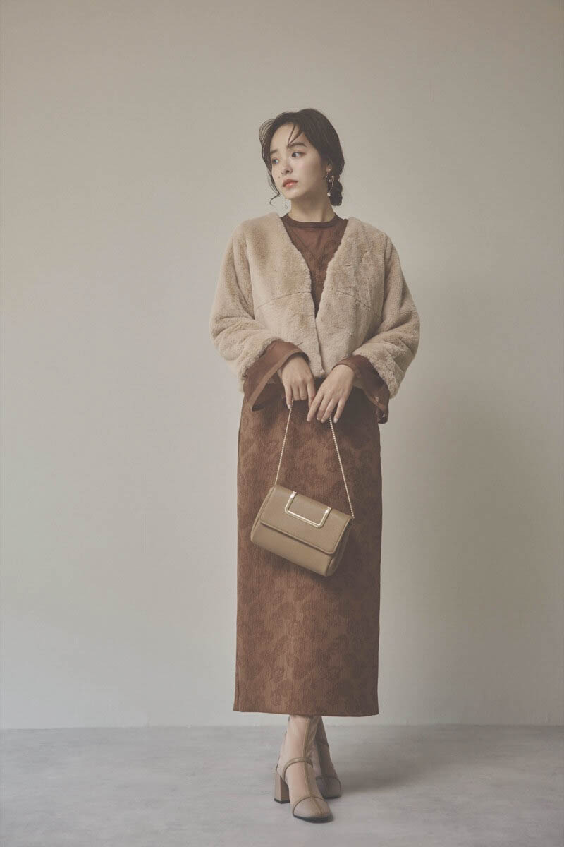 ブラウンのジャガードIラインドレス