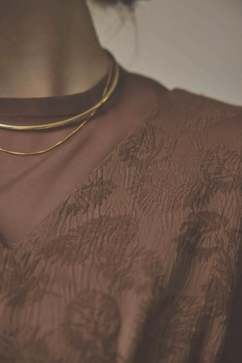 ブラウンのジャガードIラインドレス