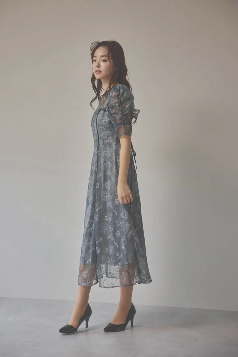 グレーのチュール刺繍パフスリーブドレス