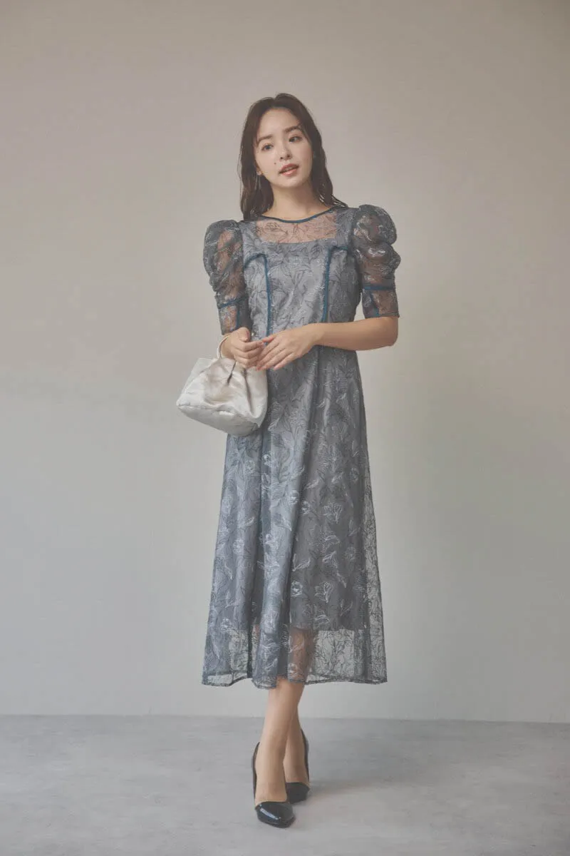 グレーのチュール刺繍パフスリーブドレス