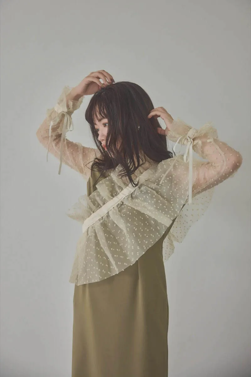 ベージュ×オリーブのメニーウェイラッフルケープドレス