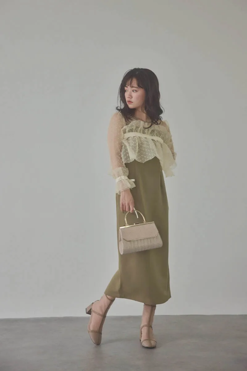 ベージュ×オリーブのメニーウェイラッフルケープドレス