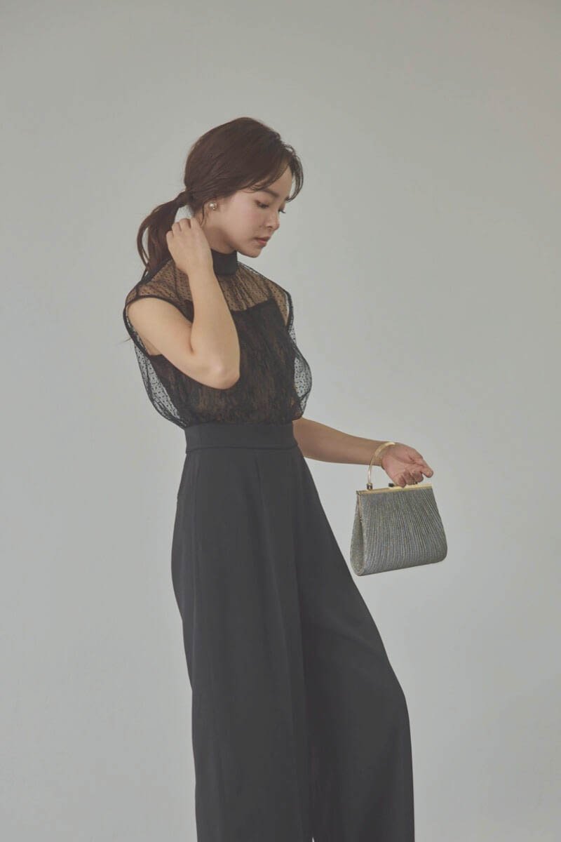 ブラックのチュールレースドッキングコンビネゾン