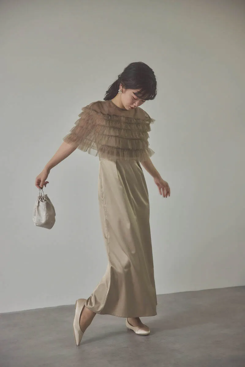 ベージュのフリルケープブラウスセットドレス