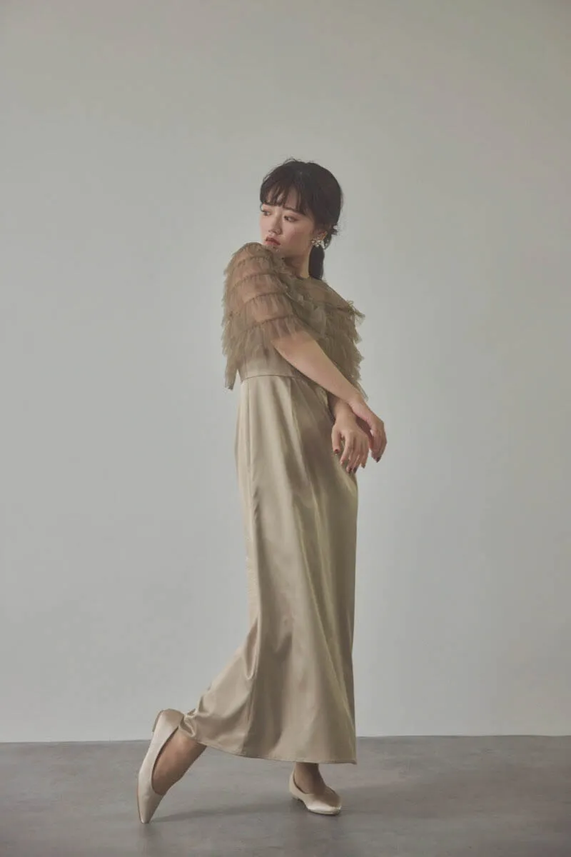 ベージュのフリルケープブラウスセットドレス