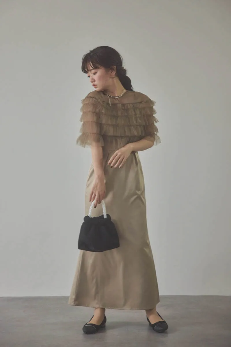 ベージュのフリルケープブラウスセットドレス