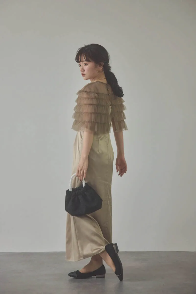 ベージュのフリルケープブラウスセットドレス