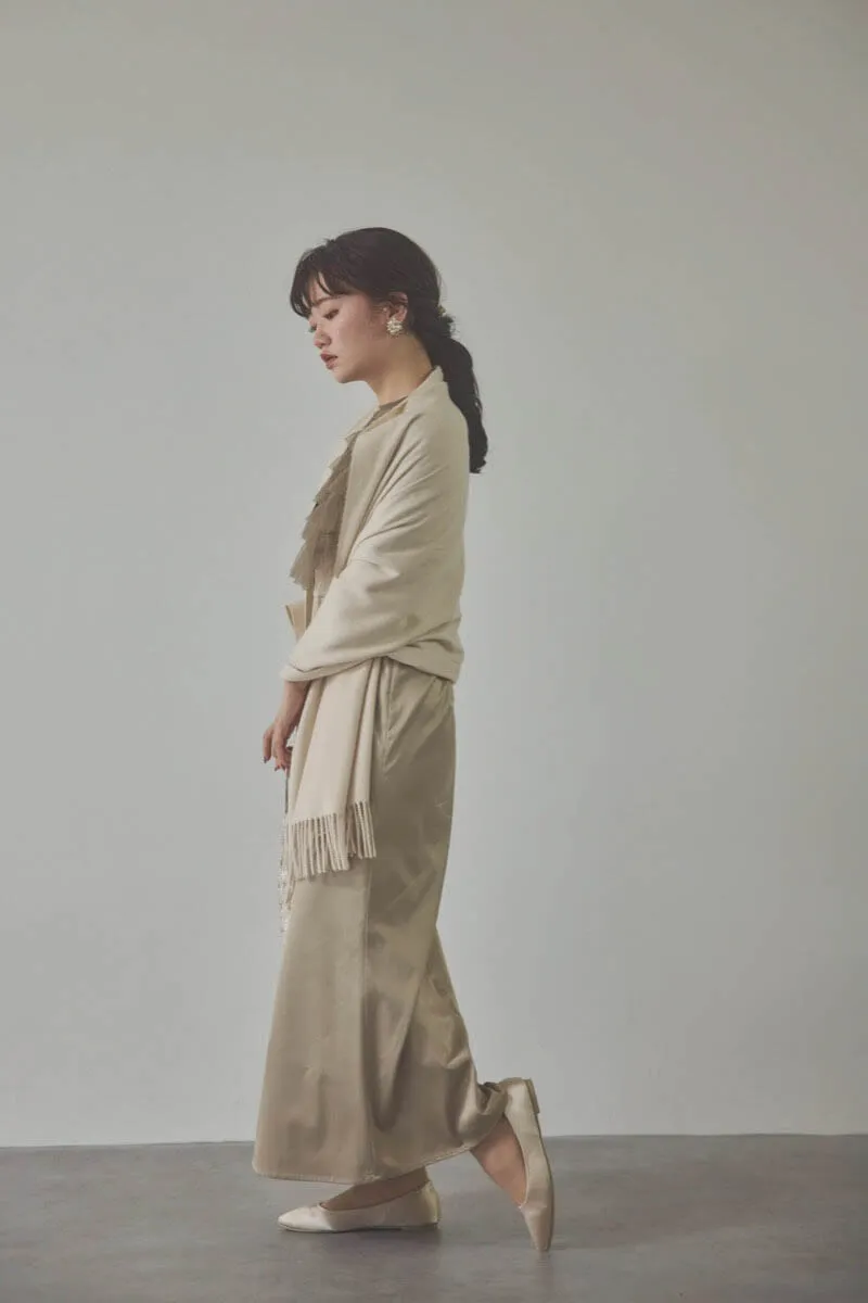 ベージュのフリルケープブラウスセットドレス