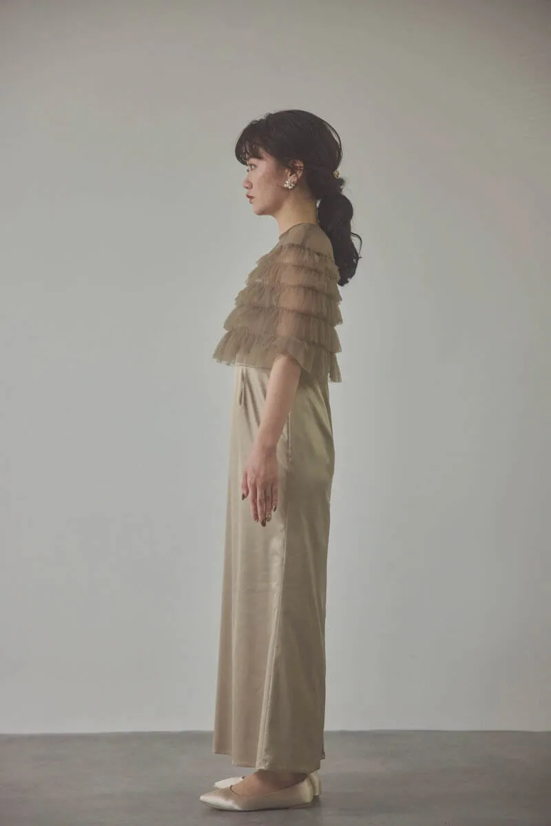 ベージュのフリルケープブラウスセットドレス