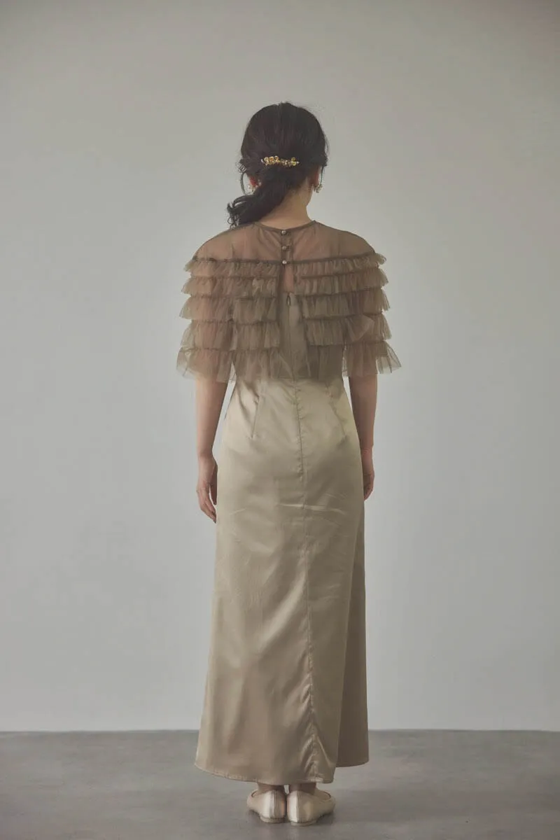 ベージュのフリルケープブラウスセットドレス