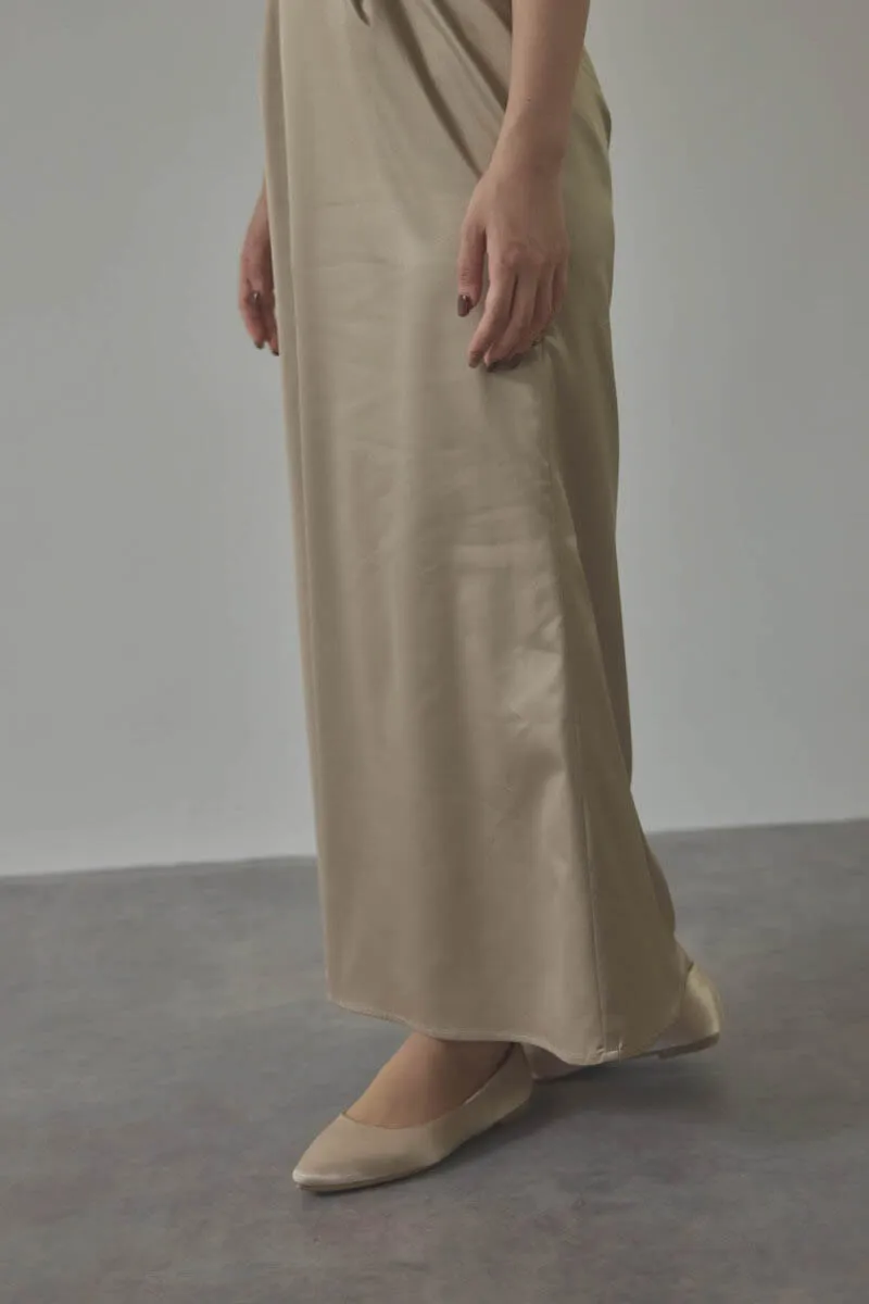 ベージュのフリルケープブラウスセットドレス