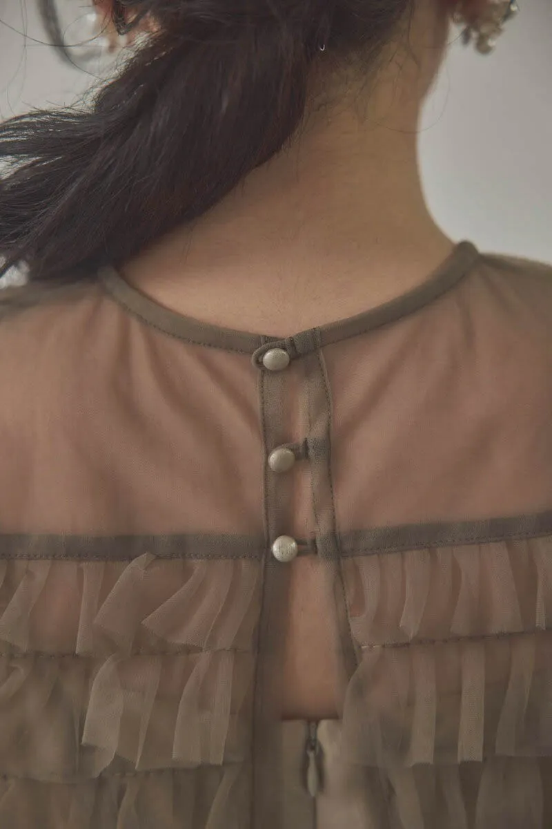 ベージュのフリルケープブラウスセットドレス