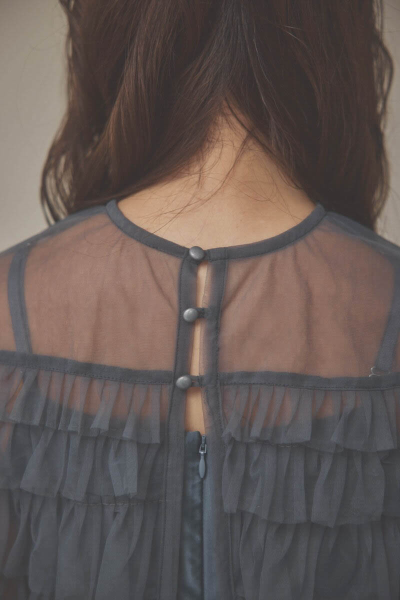 グレーのフリルケープブラウスセットドレス