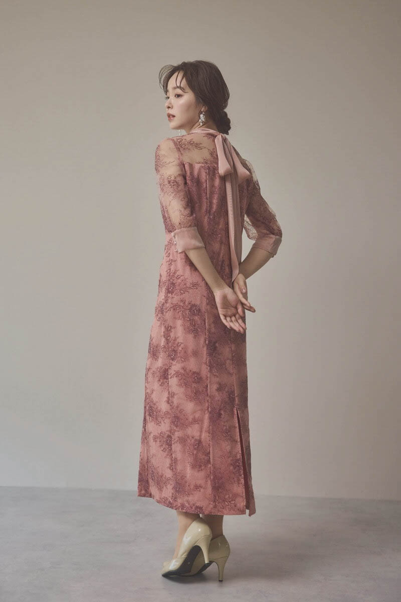 ピンクのシャイニーレースリボンドレス