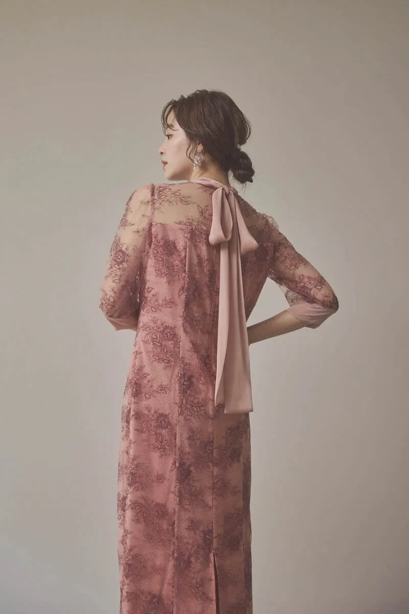 ピンクのシャイニーレースリボンドレス