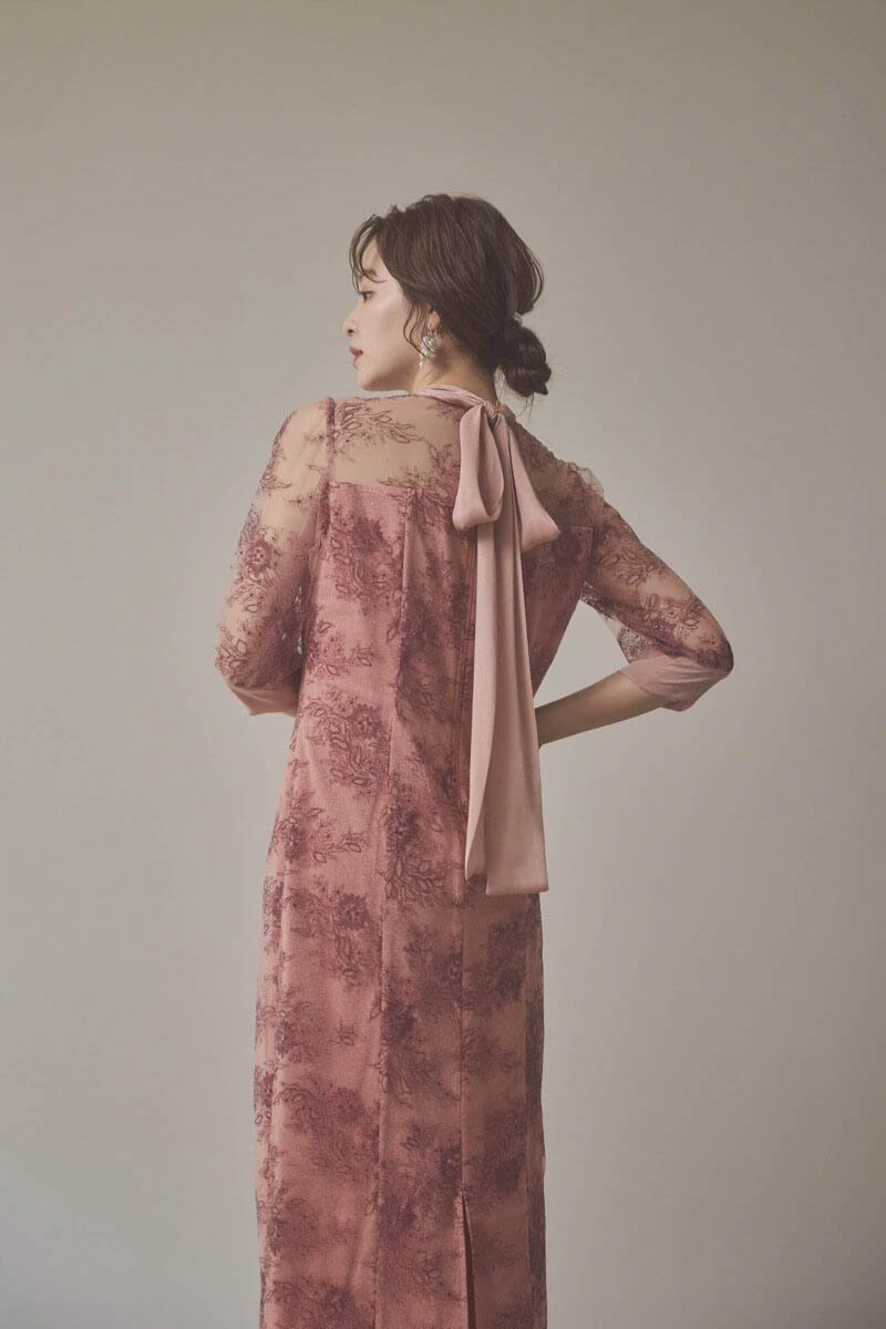 ピンクのシャイニーレースリボンドレス