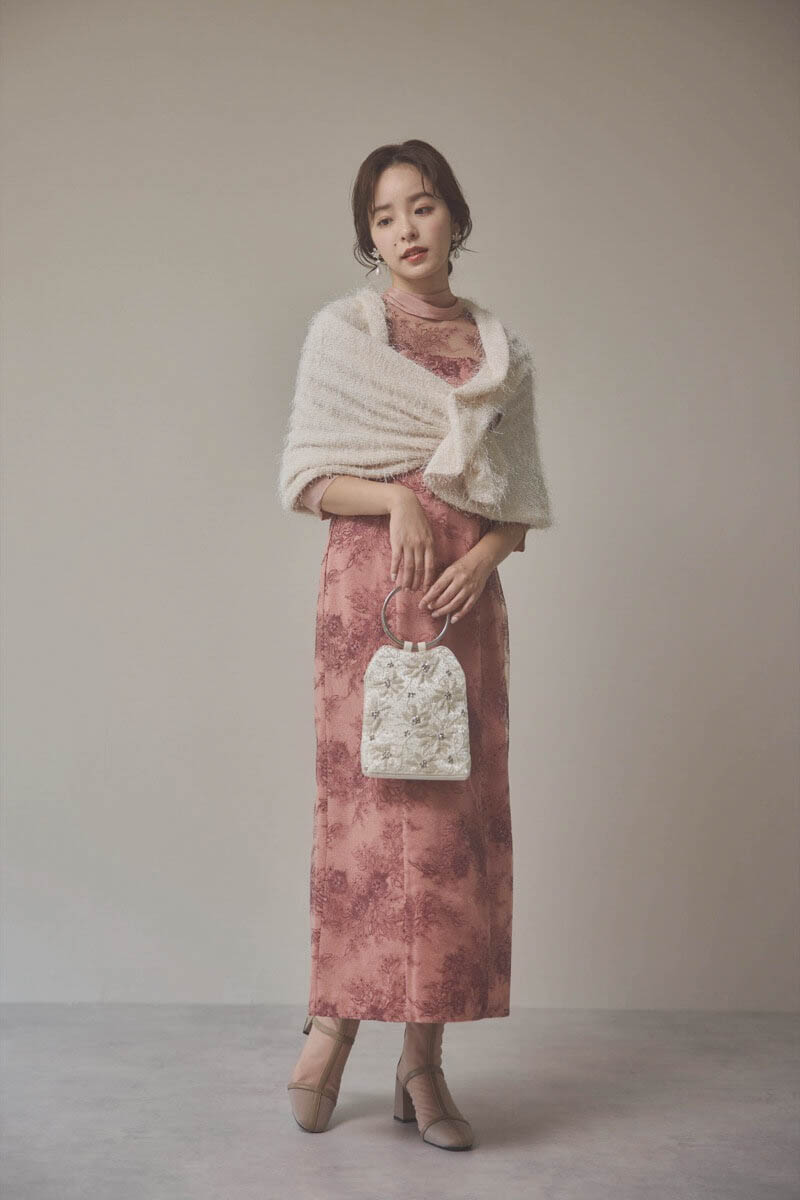 ピンクのシャイニーレースリボンドレス