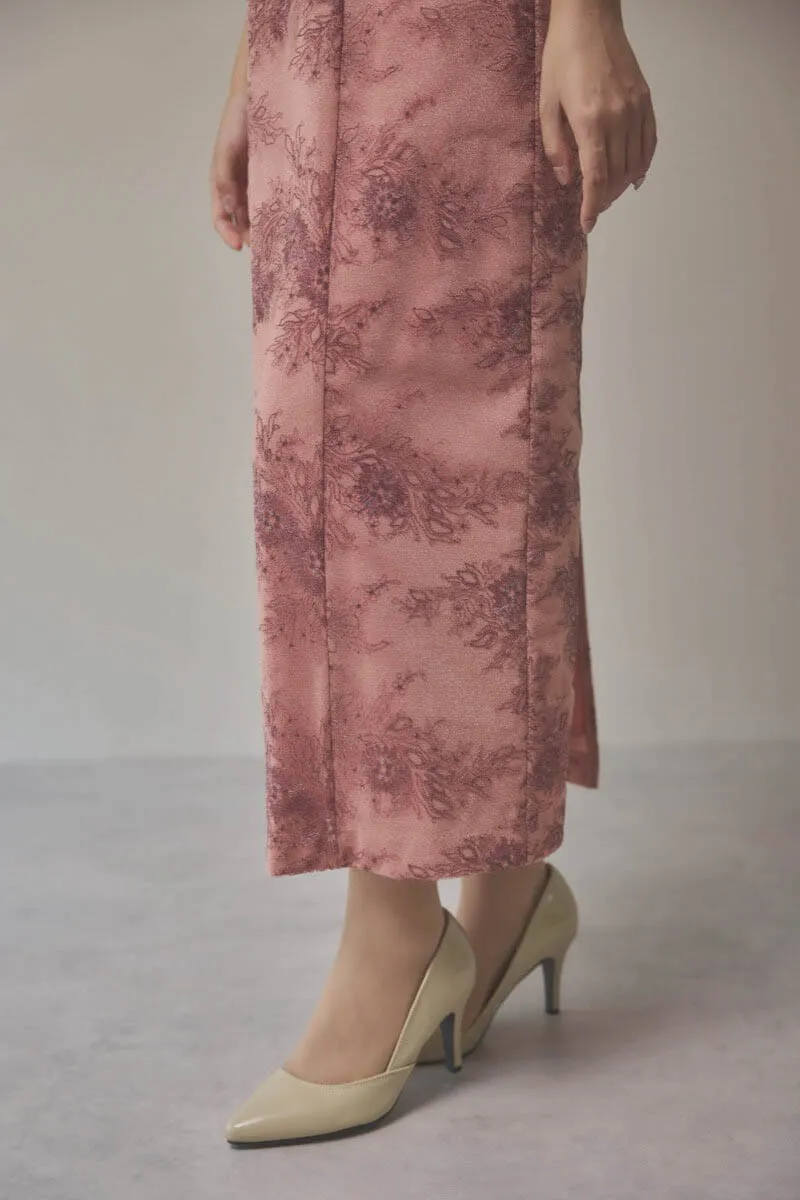 ピンクのシャイニーレースリボンドレス