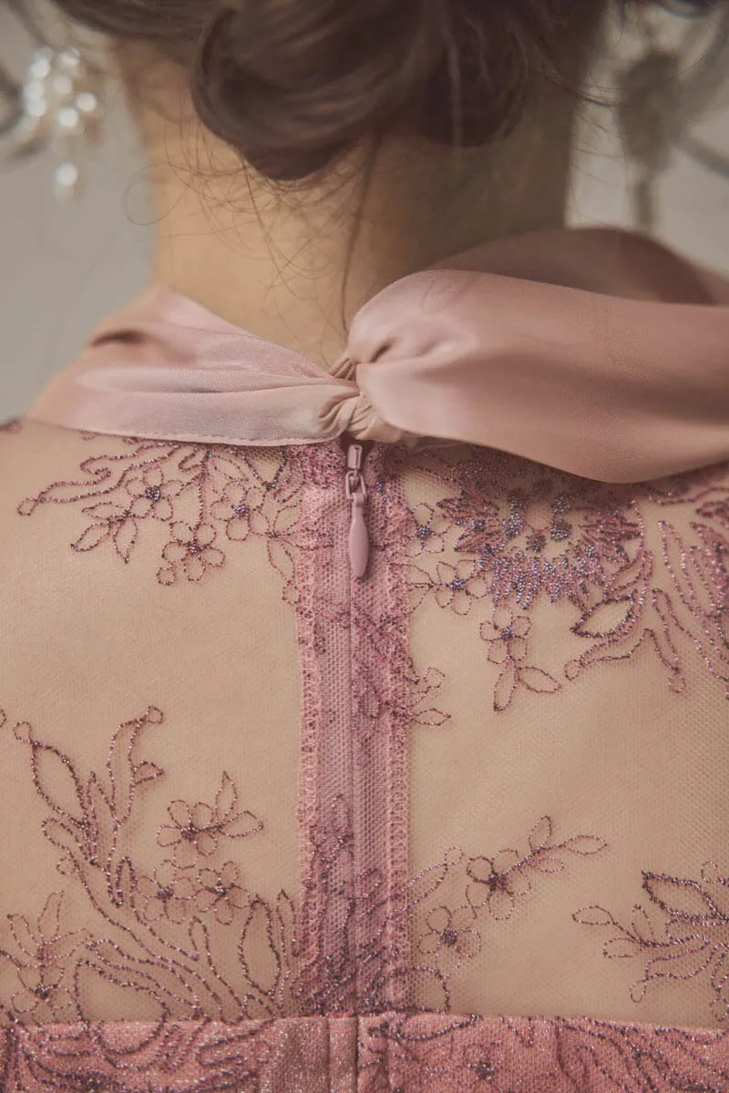 ピンクのシャイニーレースリボンドレス