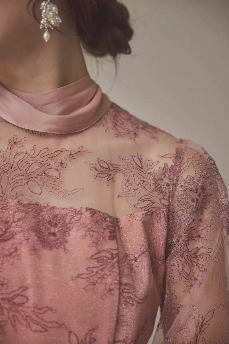 ピンクのシャイニーレースリボンドレス