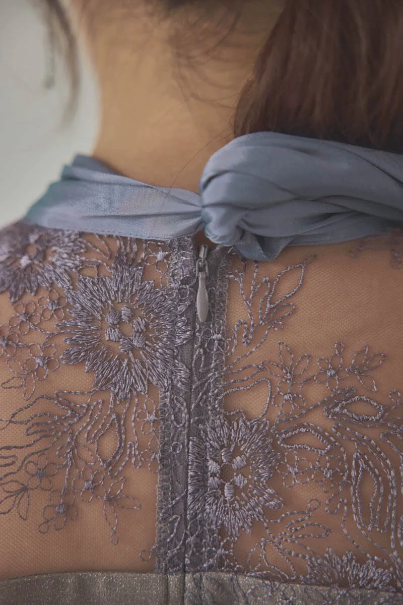 パープルのシャイニーレースリボンドレス