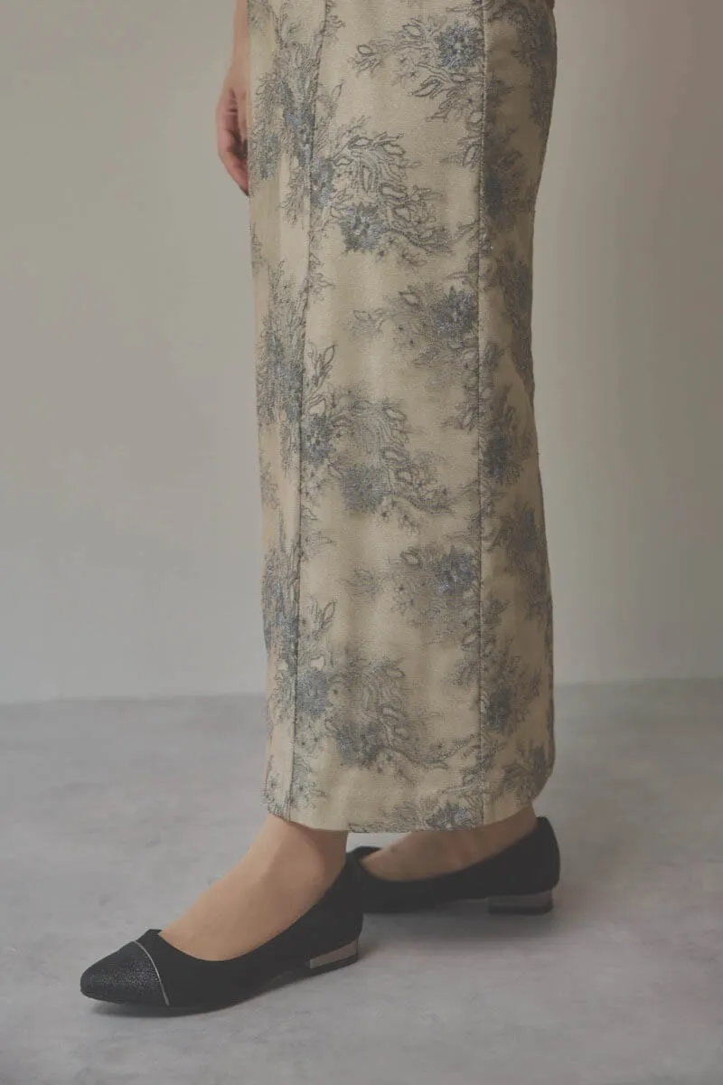 ベージュのシャイニーレースリボンドレス