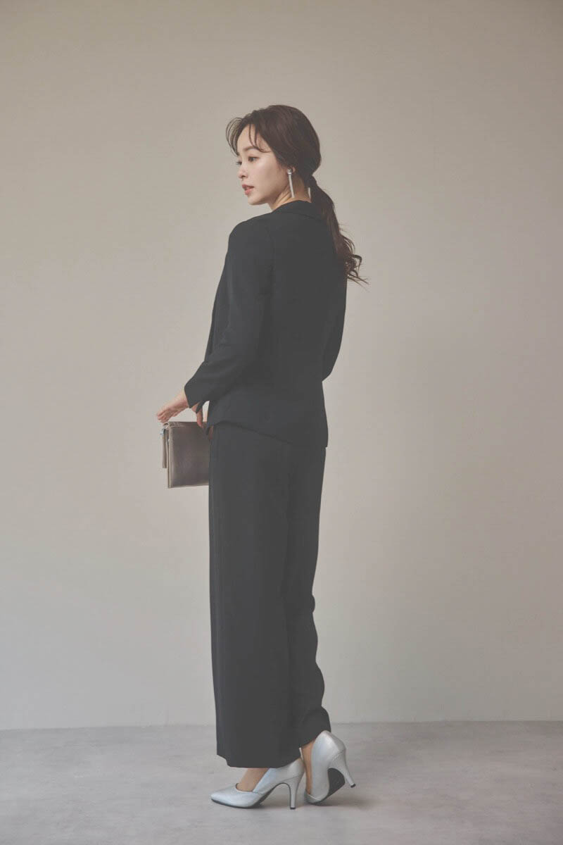 ブラックのチュールドッキングコンビネゾン