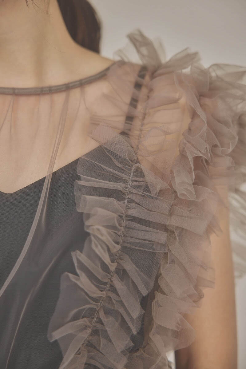 ブラックのチュールドッキングコンビネゾン