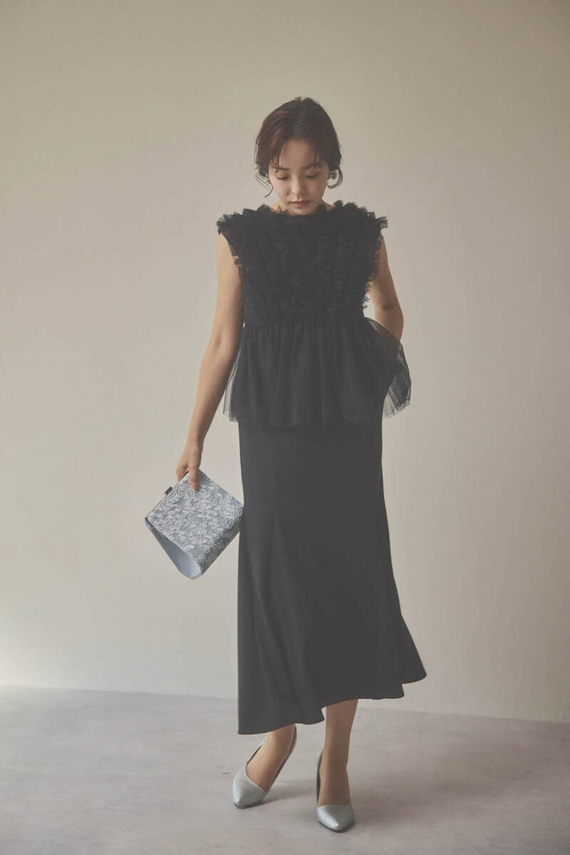 ブラックのフリルチュールマーメイドドレス