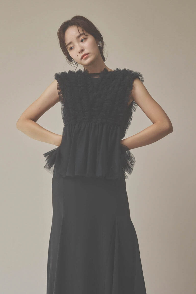 ブラックのフリルチュールマーメイドドレス
