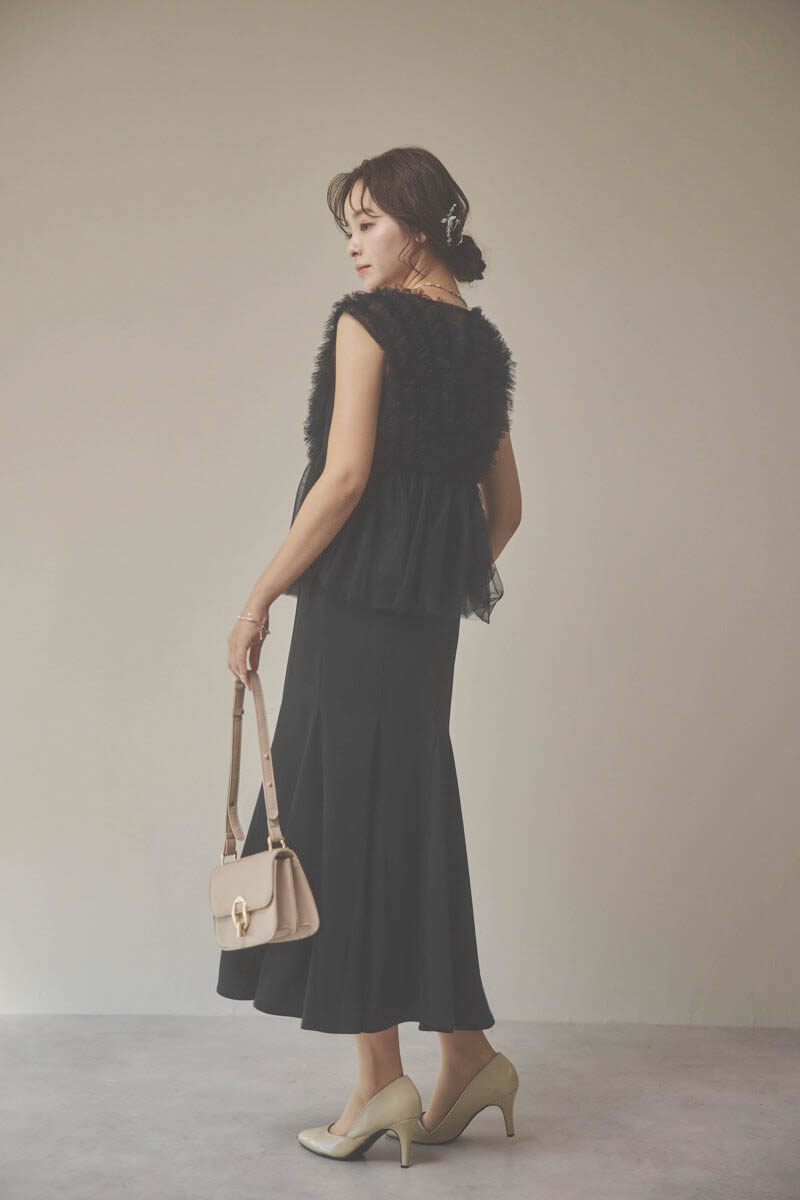 ブラックのフリルチュールマーメイドドレス