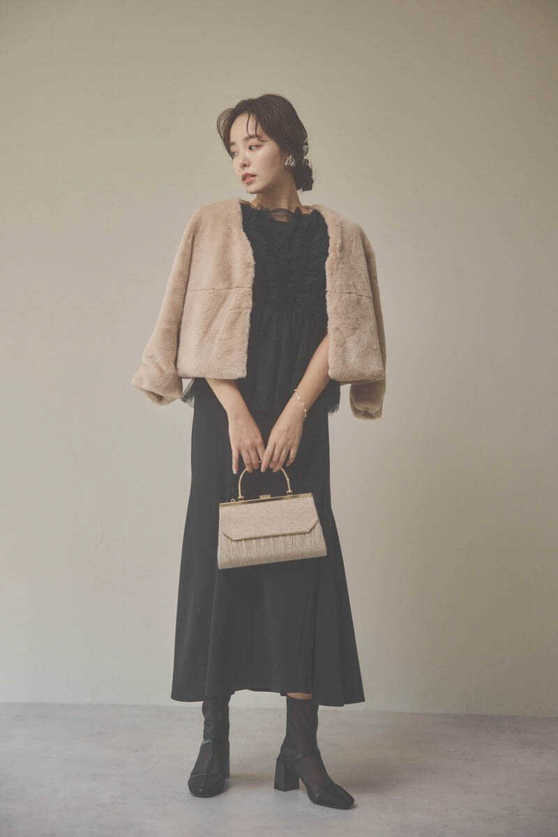 ブラックのフリルチュールマーメイドドレス