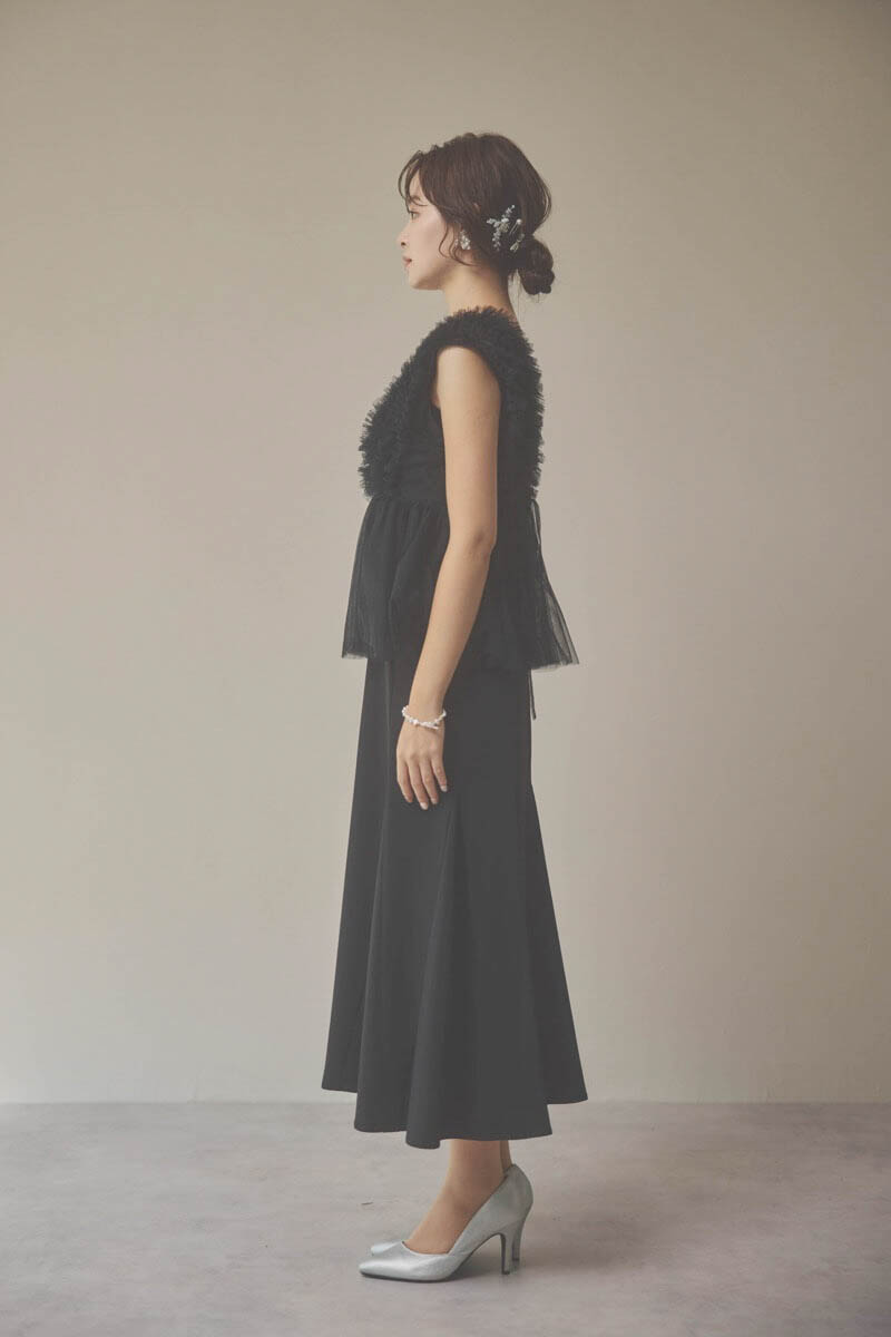 ブラックのフリルチュールマーメイドドレス