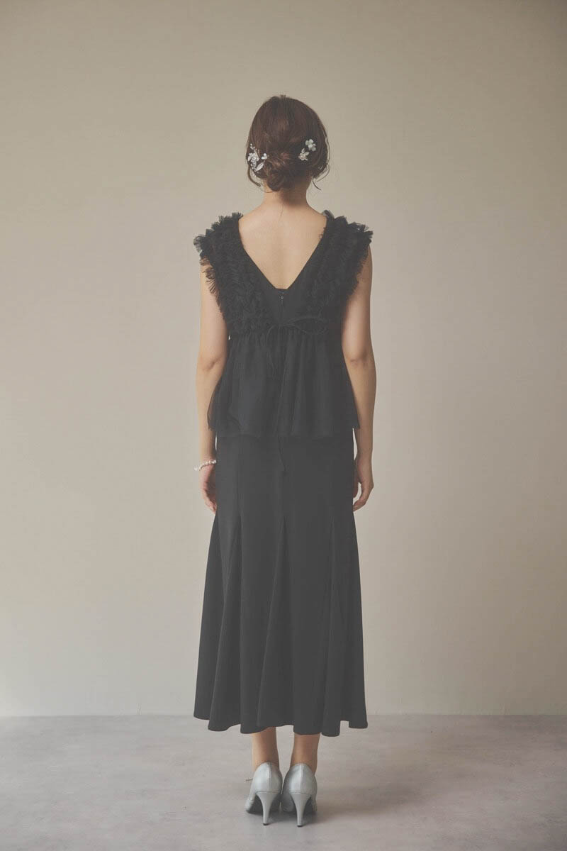 ブラックのフリルチュールマーメイドドレス