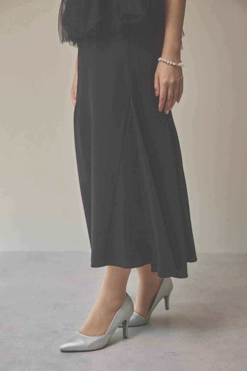 ブラックのフリルチュールマーメイドドレス