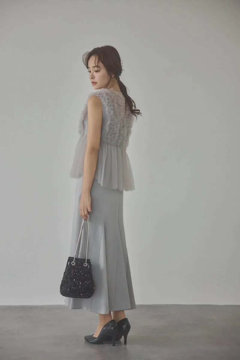 グレーのフリルチュールマーメイドドレス