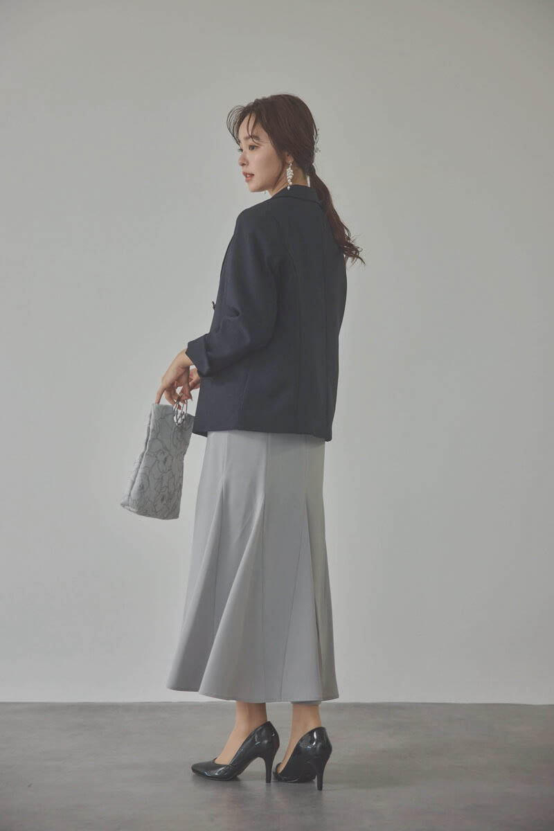 グレーのフリルチュールマーメイドドレス