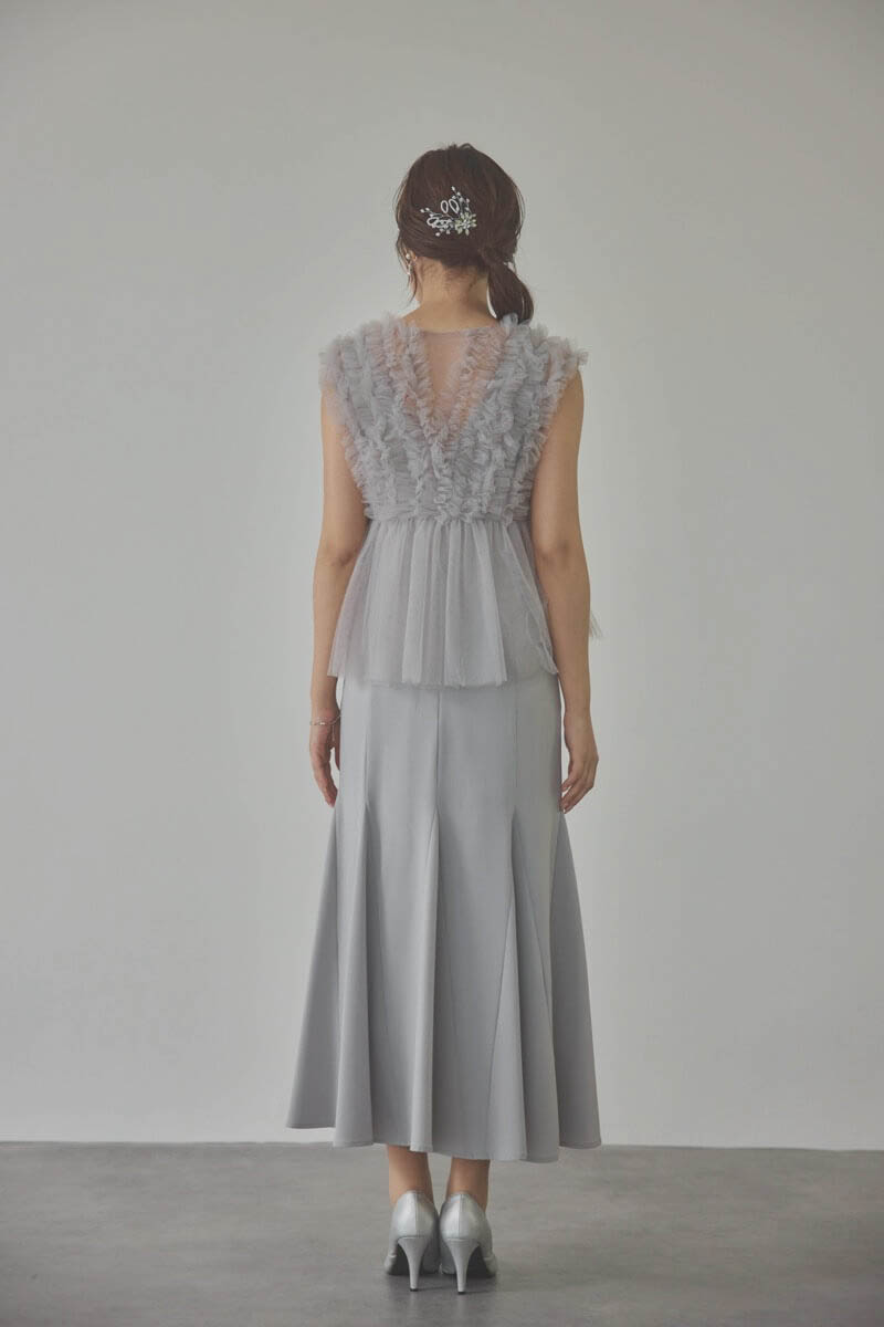 グレーのフリルチュールマーメイドドレス