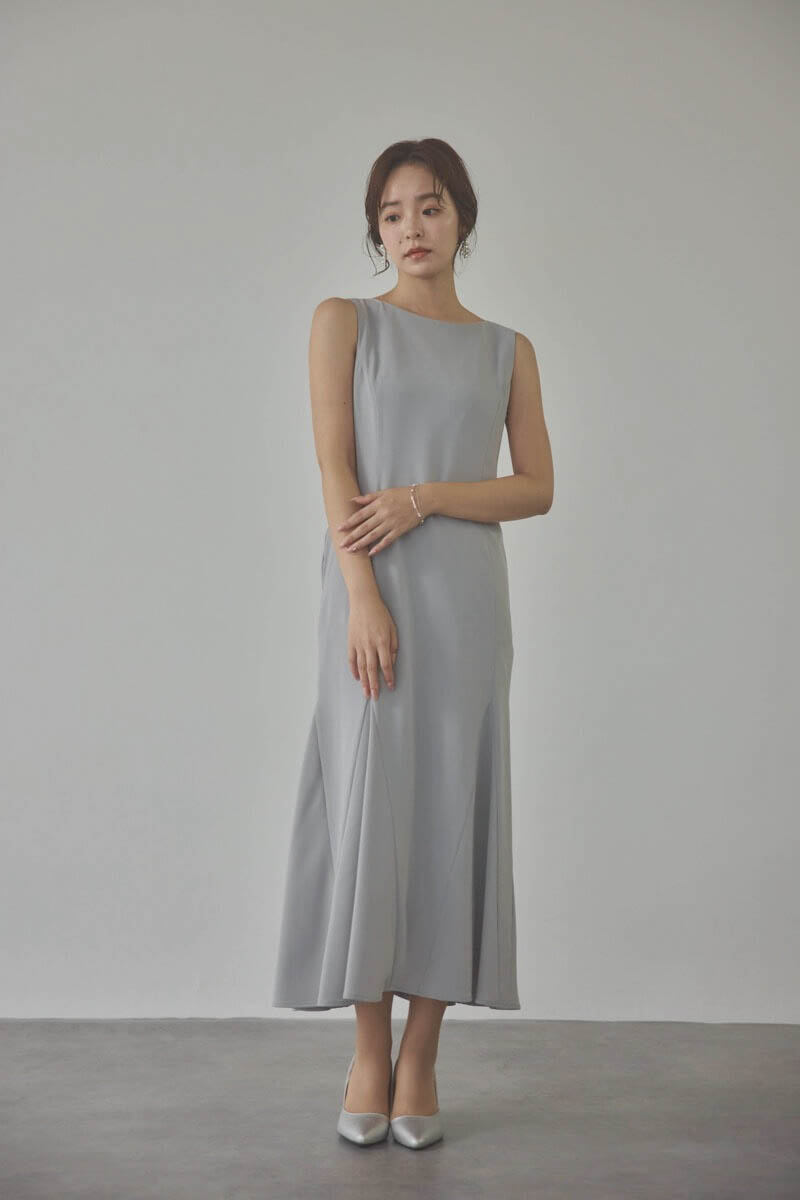 グレーのフリルチュールマーメイドドレス