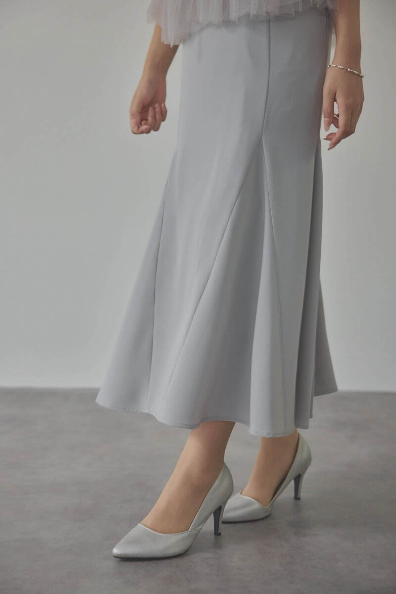 グレーのフリルチュールマーメイドドレス