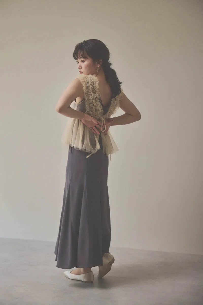 ベージュ×チャコールのフリルチュールマーメイドドレス