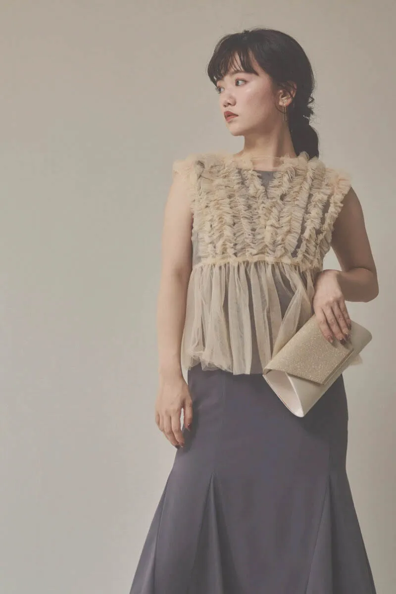 ベージュ×チャコールのフリルチュールマーメイドドレス