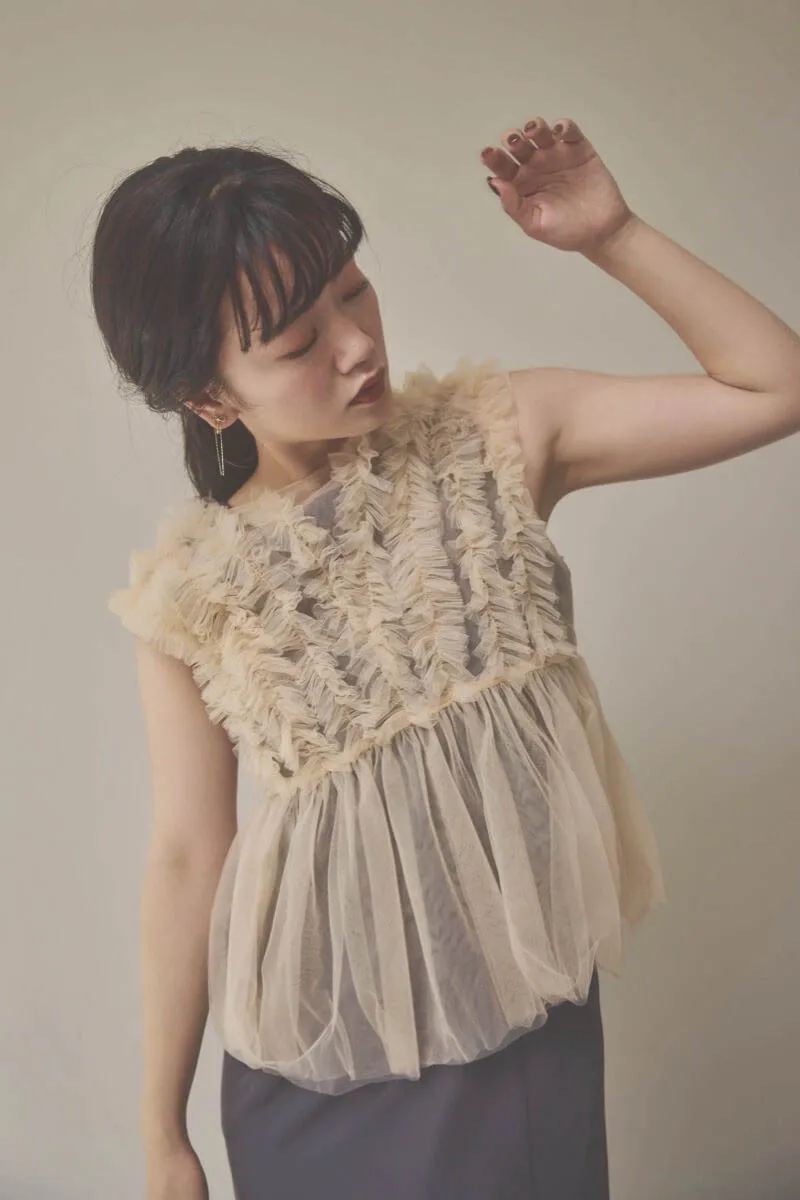 ベージュ×チャコールのフリルチュールマーメイドドレス