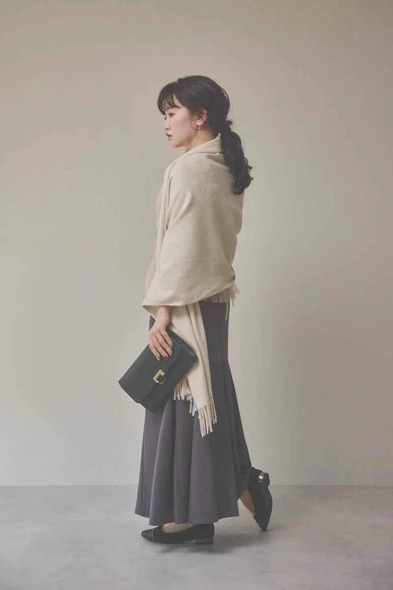 ベージュ×チャコールのフリルチュールマーメイドドレス