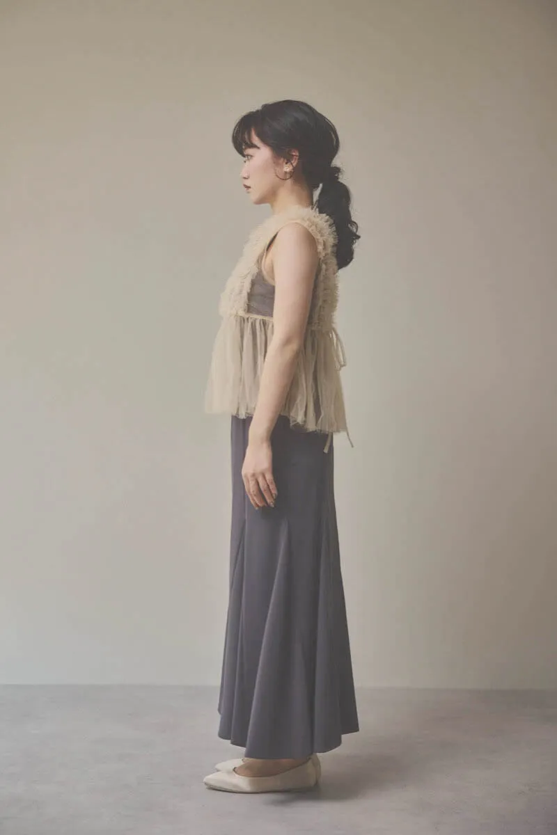 ベージュ×チャコールのフリルチュールマーメイドドレス