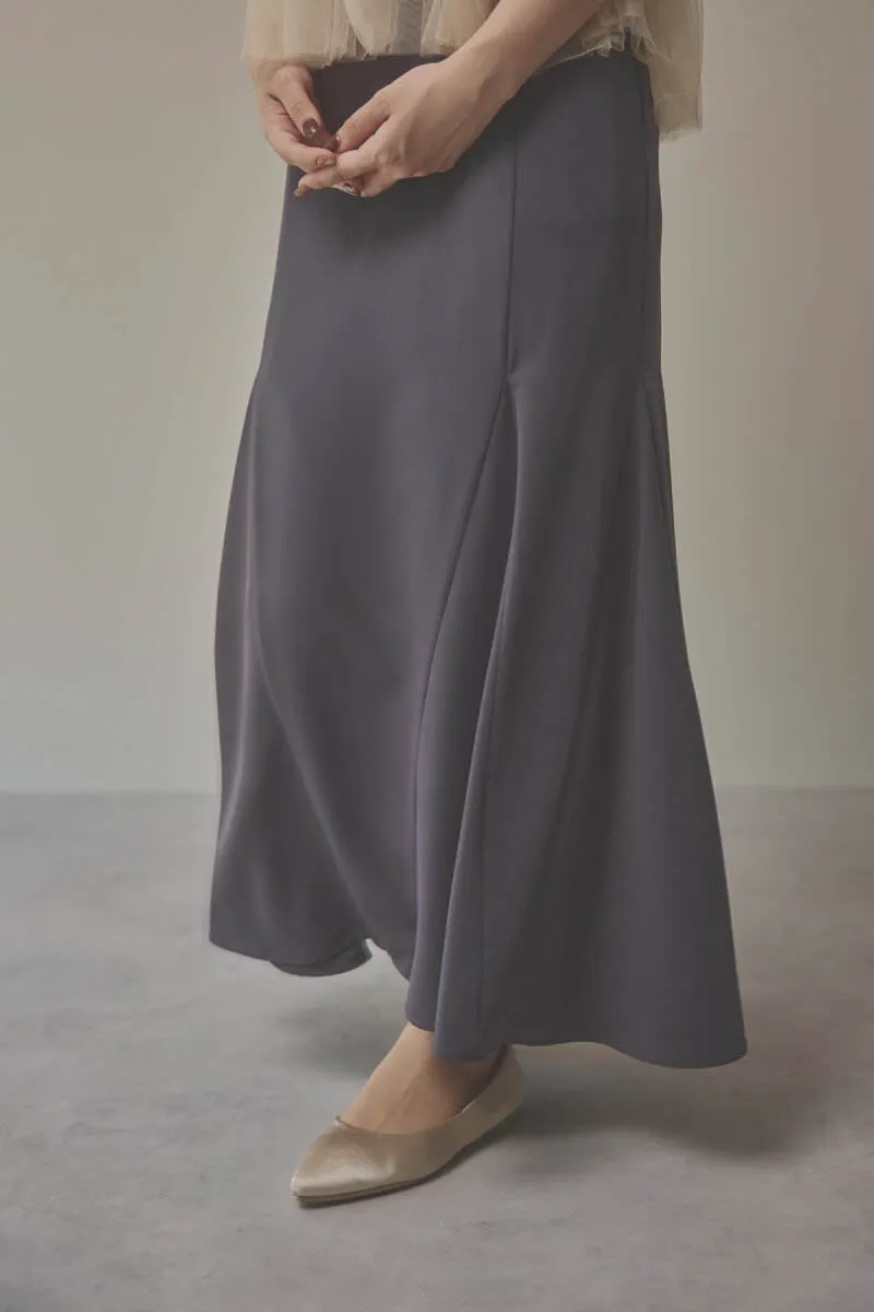 ベージュ×チャコールのフリルチュールマーメイドドレス