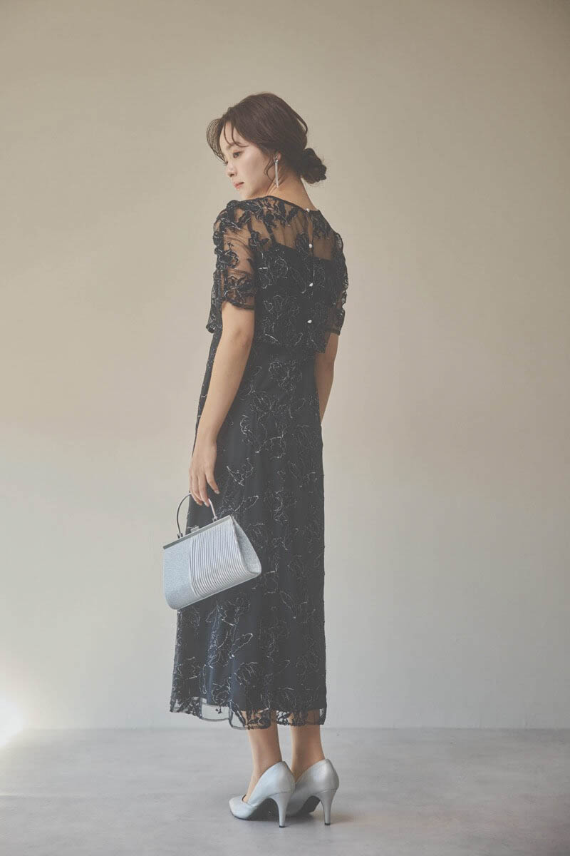 ブラックのローズレースレイヤードドレス