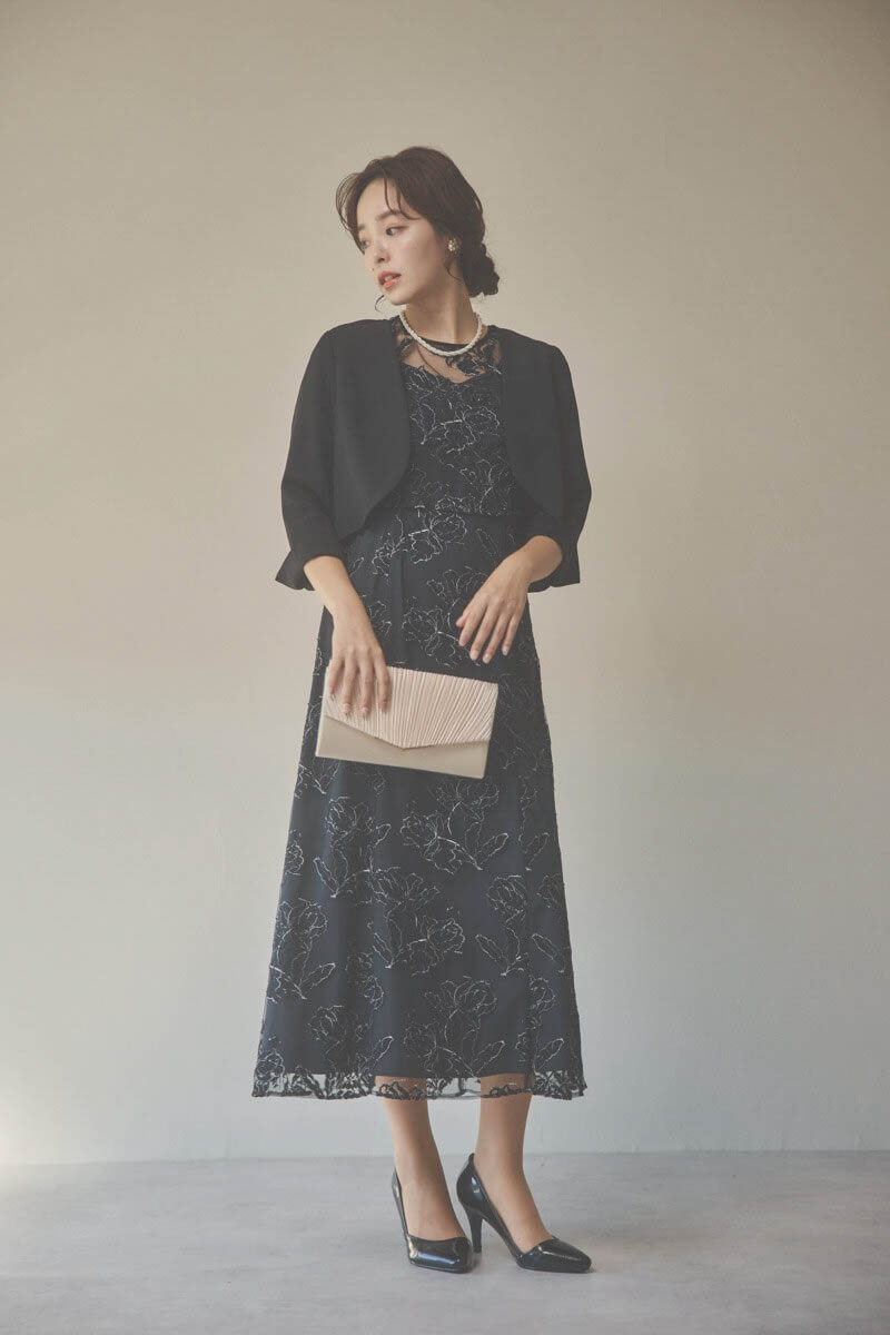 ブラックのローズレースレイヤードドレス