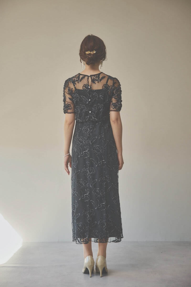 ブラックのローズレースレイヤードドレス