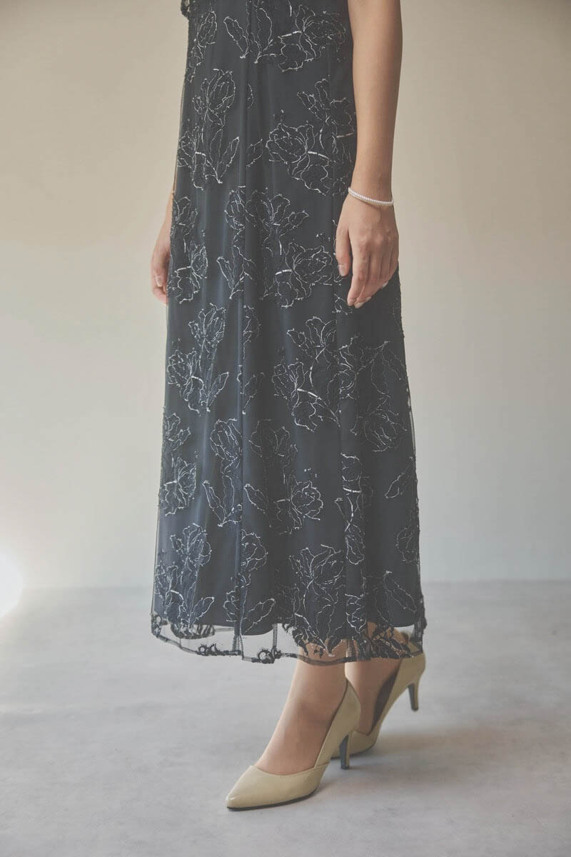 ブラックのローズレースレイヤードドレス